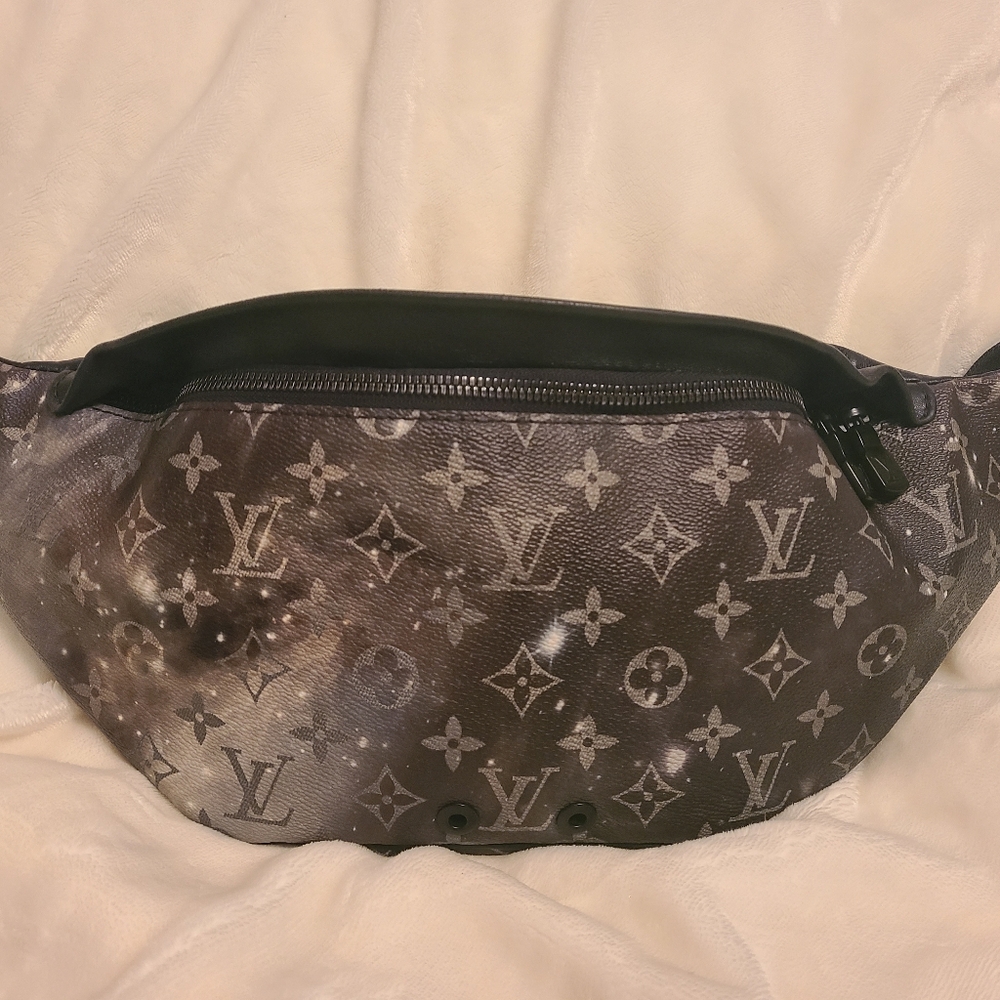 Authentic LV Louis Vuitton Special Edition Galaxy Discovery Mono Belt Bum Bag - Picture 3 of 16
